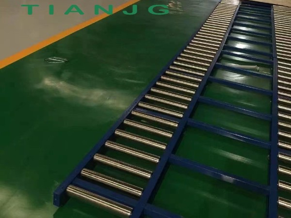 車間物料運輸太麻煩怎么辦？那就用滾輪輸送線