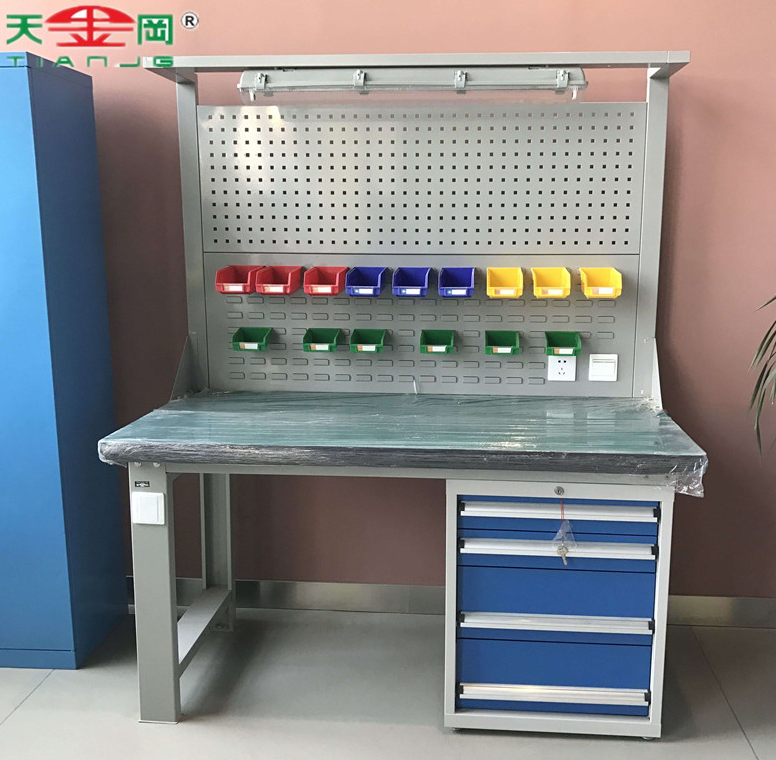 重型鉗工臺(tái)使用的材料是什么？
