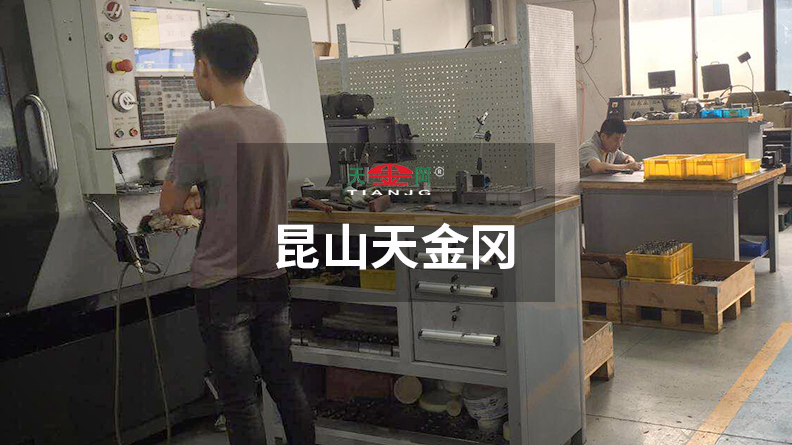 工具柜廠家哪個(gè)好，天金岡告訴你-品質(zhì)鑄就品牌！